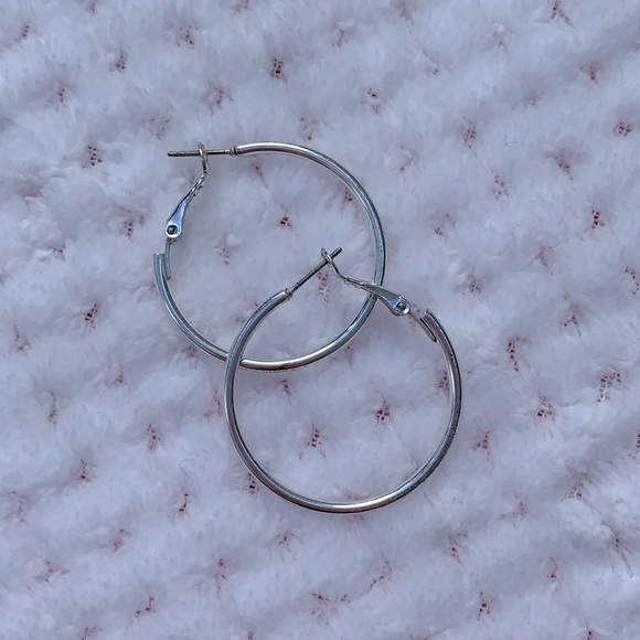 Silver plated medium sized hoop earrings! - Picture 1 of 2